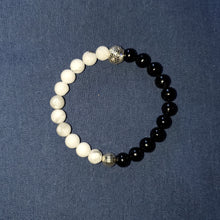 Load image into Gallery viewer, Pulsera del Balance Ying &amp; Yang ☯  (howlita &amp; onix) plata 925 afinidad (signo Libra)
