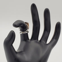 Load image into Gallery viewer, Anillo de plata 925 con piedra ojo de tigre. Size 6
