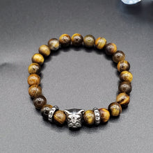 Load image into Gallery viewer, Pulsera de bulldog con ojo de tigre.
