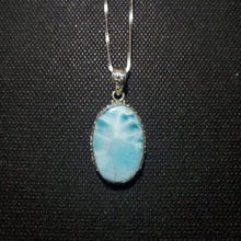 Load image into Gallery viewer, Colgante de Larimar ( Piedra del Balance) Plata 925 con cadena de plata 925 (18inch.)
